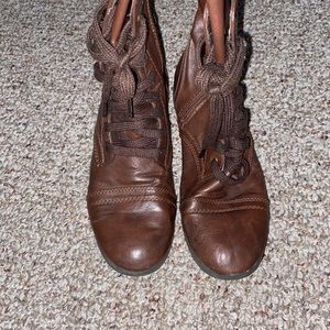 BROWN COMBAT BOOTS